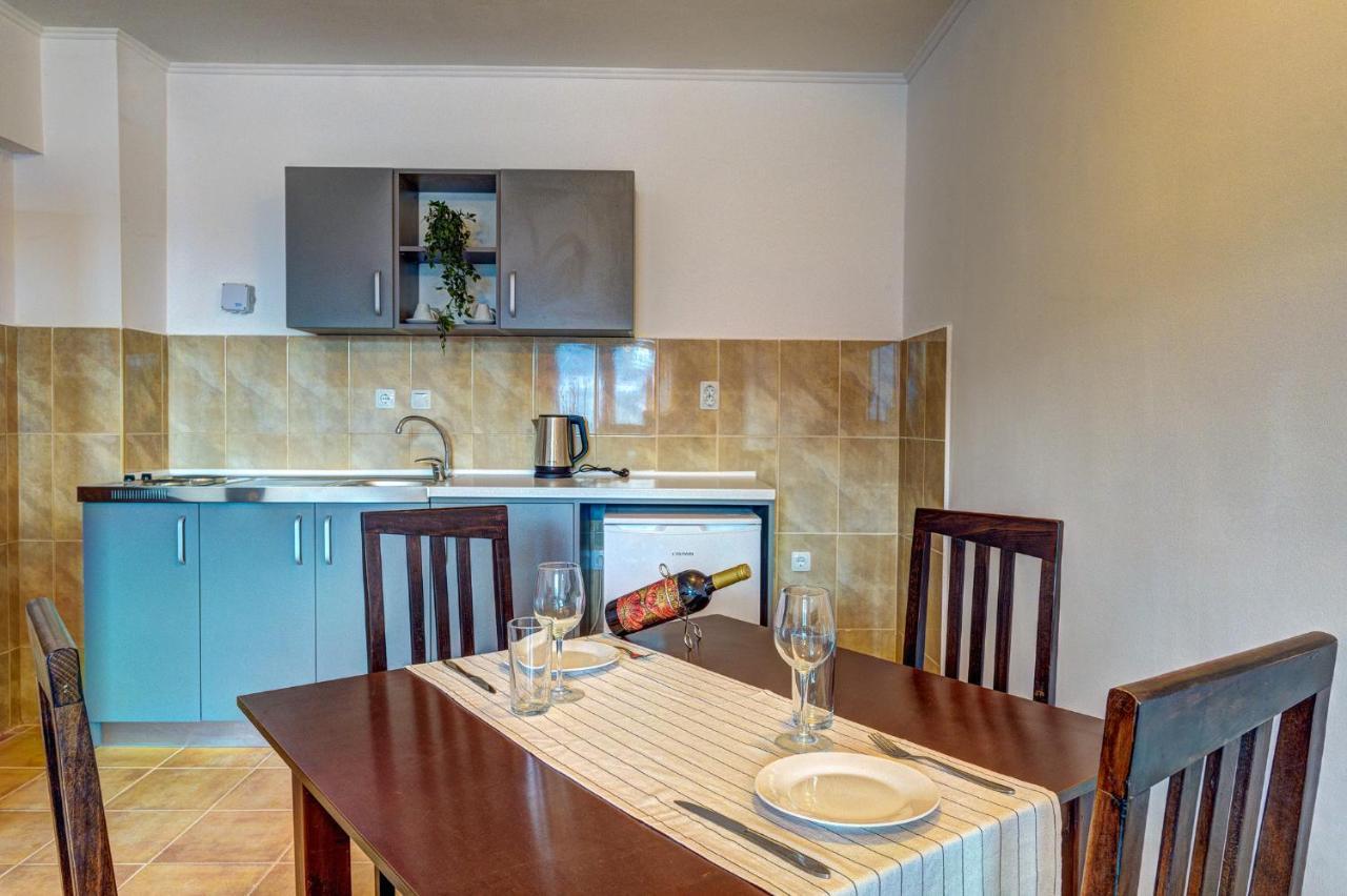 Aparthotel Silver Hills Free Parking Смолян Екстериор снимка